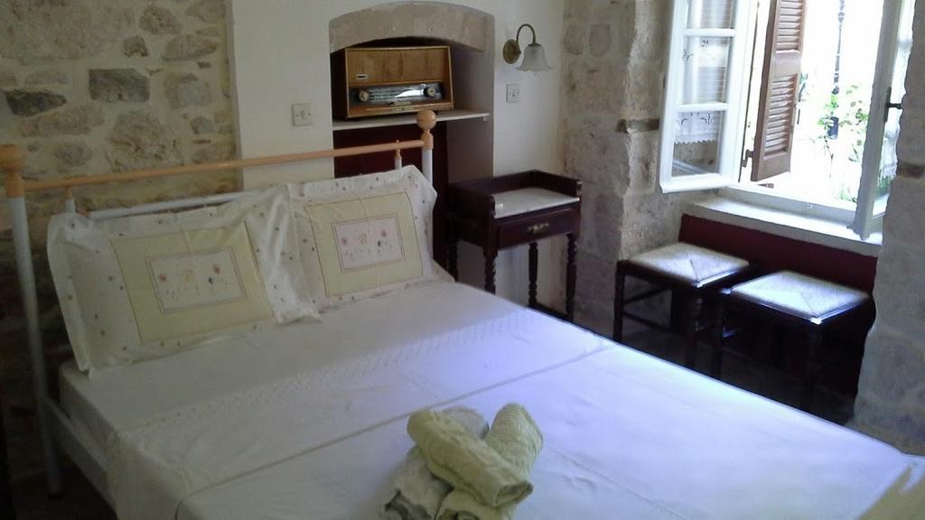 Aeginitiko Archontiko Apartment Aegina Екстериор снимка